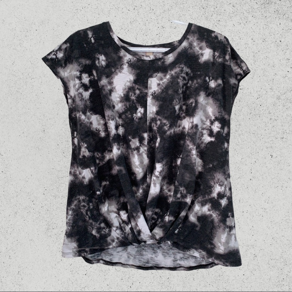 Black & White Women’s Maternity Top